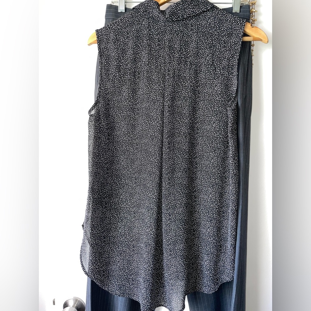 NWOT H&M Sleeveless Buttondown Blouse - Picture 3 of 9